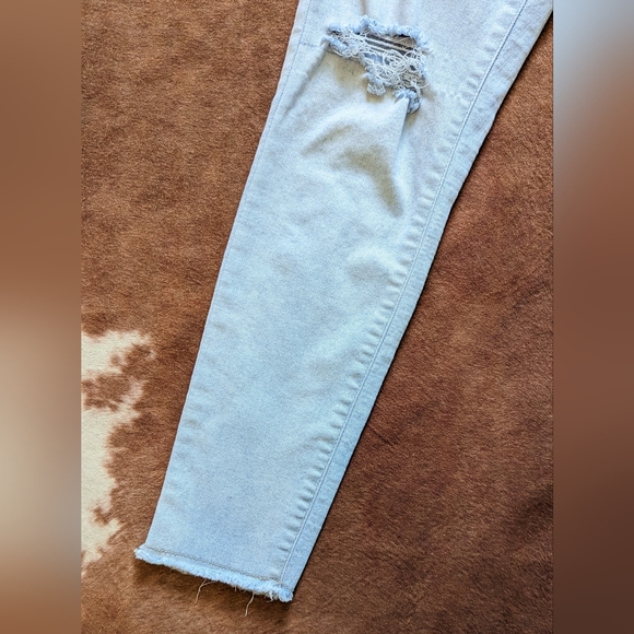 So High Rise Distressed Jegging - Picture 4 of 16